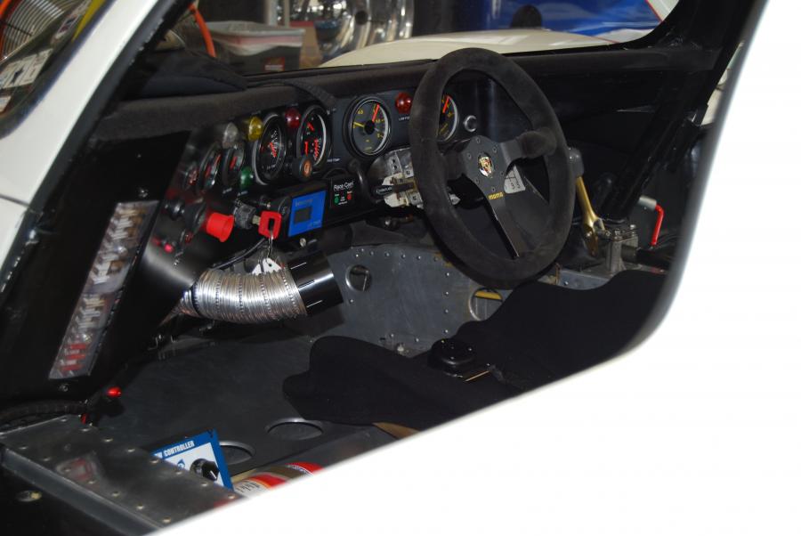 Детали интерьера Porsche 956 C Coupe 1982 года  (фото 62 из 81)